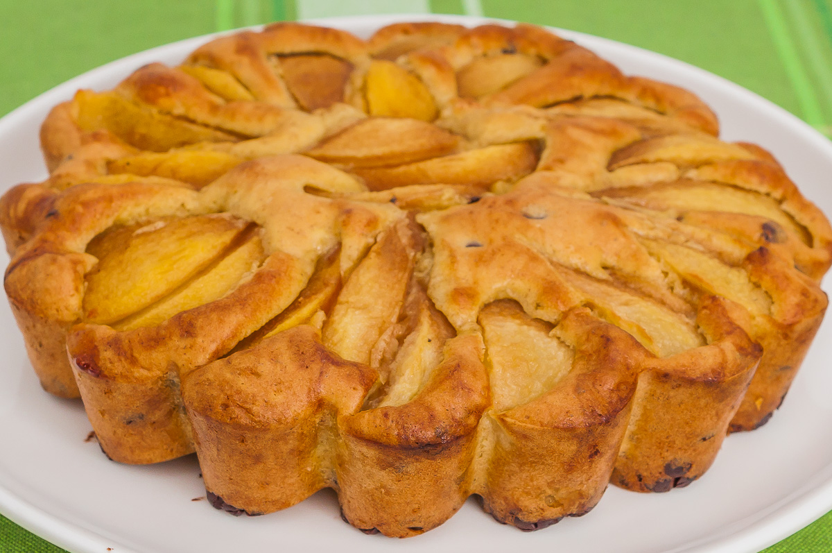 Photo de recette de Gâteau facile aux poires et pépites de chocolat, automne, hiver, gâteau, dessert, fruits, poire conférence, bio, facile, léger, rapide, healthy, bio de Kilomètre-0, blog de cuisine réalisée à partir de produits de saison et issus de circuits courts