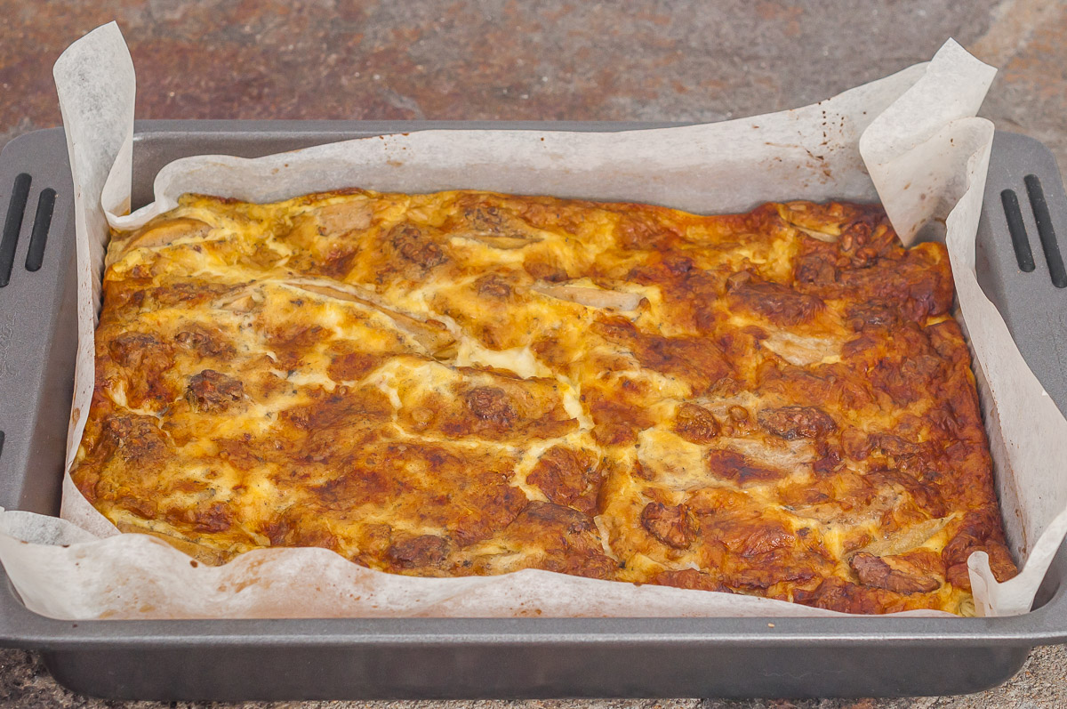 Photo de recette de clafoutis salé, poires et roquefort, fromage, bleu, fruits, recette automnale, hiver, automne, facile, rapide, healthy, végétarienne, Kilomètre-0, blog de cuisine réalisée à partir de produits de saison et issus de circuits courts