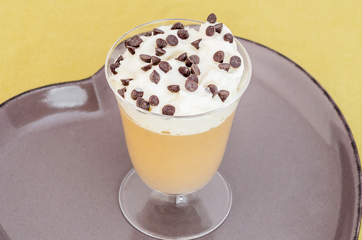 Photo de recette de café liégeois facile, rapide, bio, laitage de Kilomètre-0, blog de cuisine réalisée à partir de produits de saison et issus de circuits courts