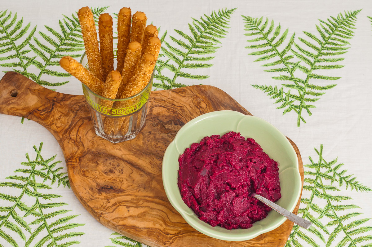 Photo de recette d'apéro facile, dip de betterave, syrien, Syrie, syrienne, monde, facile, bio, léger, rapide, économique, Kilomètre-0, blog de cuisine réalisée à partir de produits de saison et issus de circuits courts