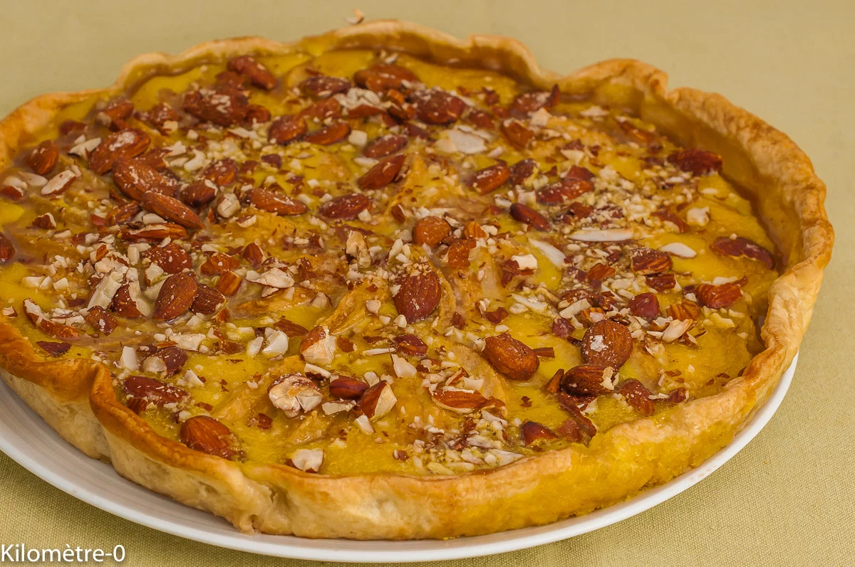 Photo de recette de dessert, tarte aux poires, crème de châtaignes,croustillant d'amandes, facile, fruits, automne, hiver, bio, amandes, gourmand de Kilomètre-0, blog de cuisine réalisée à partir de produits de saison et issus de circuits courts