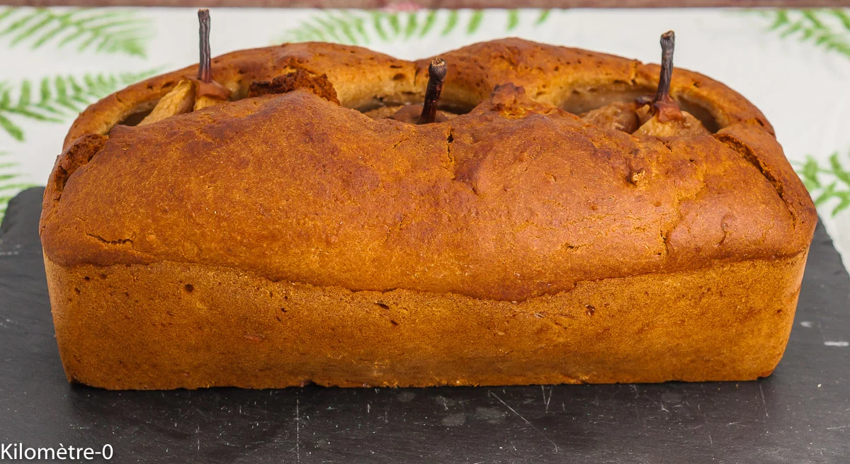 Photo de recette de cake, gâteau, gâteau du matin, poires entières, poires, châtaignes, crème de marrons, facile, bio, léger, healthy, de Kilomètre-0, blog de cuisine réalisée à partir de produits de saison et issus de circuits courts