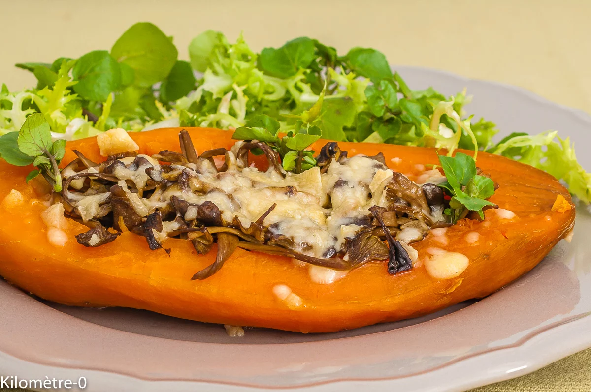 Photo de recette végétarienne d'automne, d'hiver, patate douce, légume, champignons, chanterelles, girolles grises, comté, fromage, farcis, healthy, bio, léger, facile, de de Kilomètre-0, blog de cuisine réalisée à partir de produits de saison et issus de circuits courts