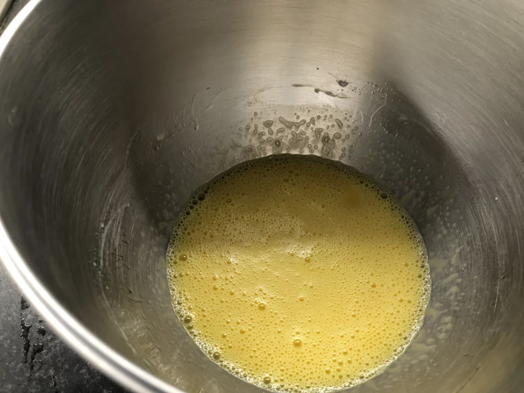 Cake salé au roquefort, lardons et poire - Étape 4