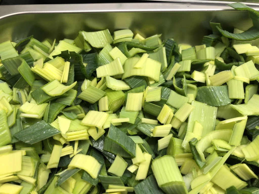 Cake aux poireaux et aux lardons - Étape 1