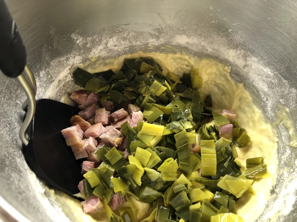 Cake aux poireaux et aux lardons - Étape 5