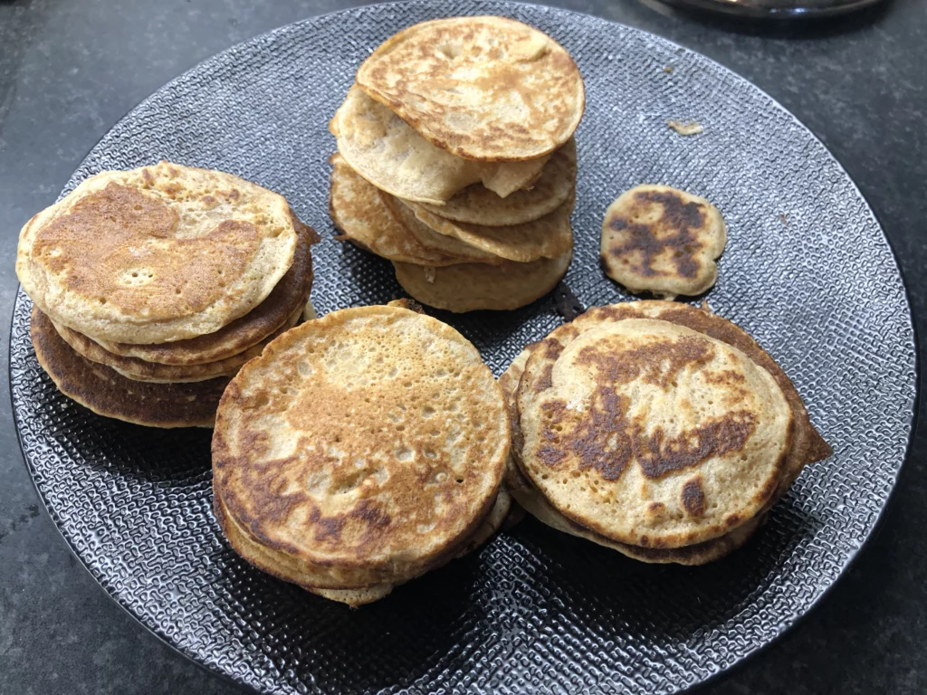 Blinis à la farine d&rsquo;épeautre au boudin noir et aux poires - Étape 3