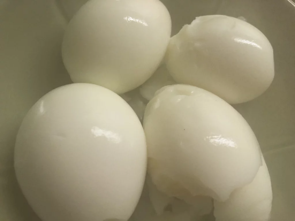 Salade de pâtes de maïs, chou romanesco, œufs et betteraves - Étape 3