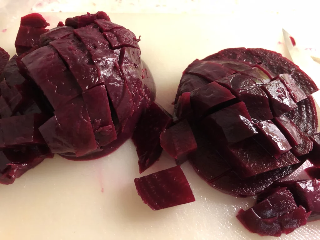 Salade de risoni aux betteraves, pommes et oeufs - Étape 2