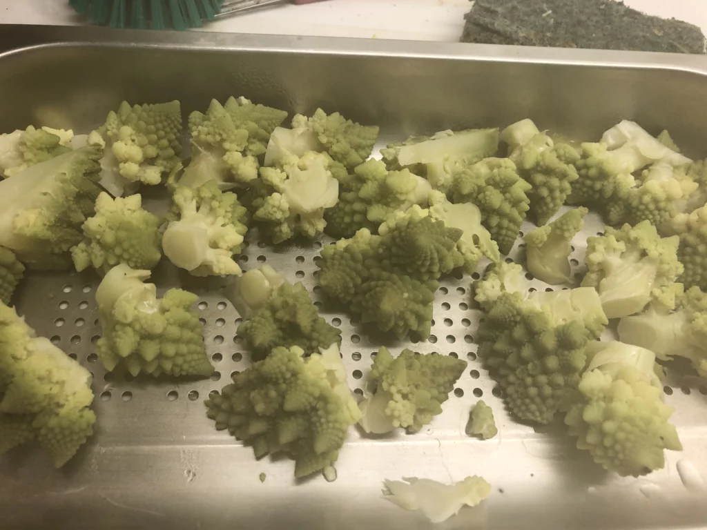 Salade de pâtes de maïs, chou romanesco, œufs et betteraves - Étape 2