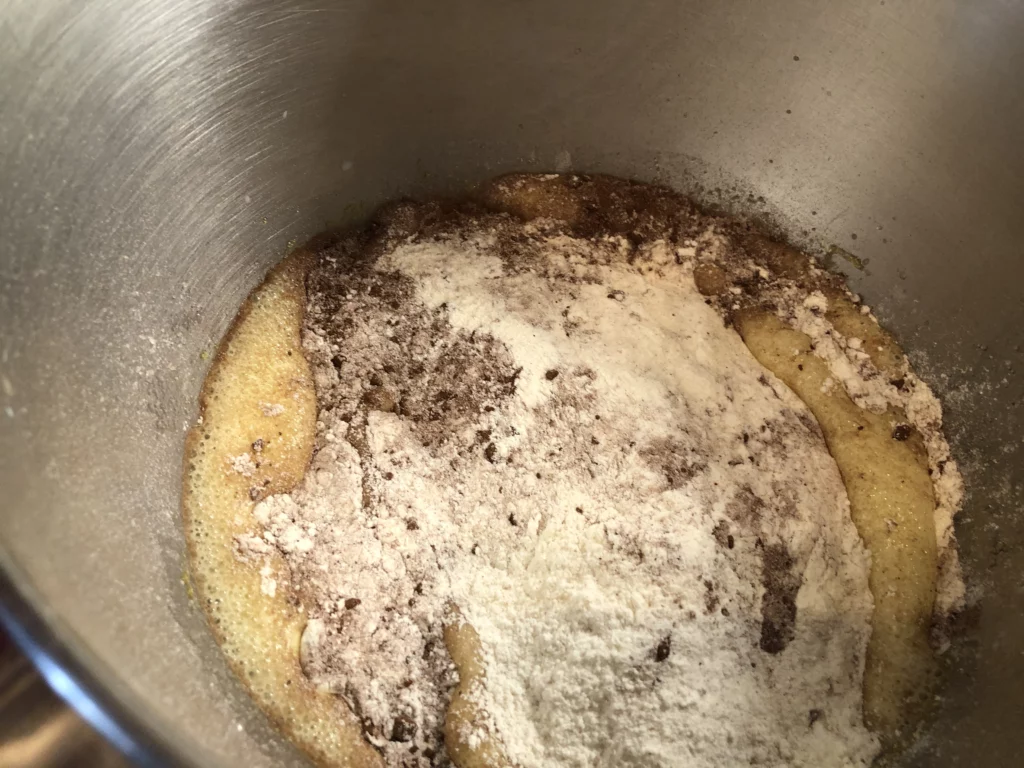 Gâteau du matin au chocolat et aux poires entières - Étape 3