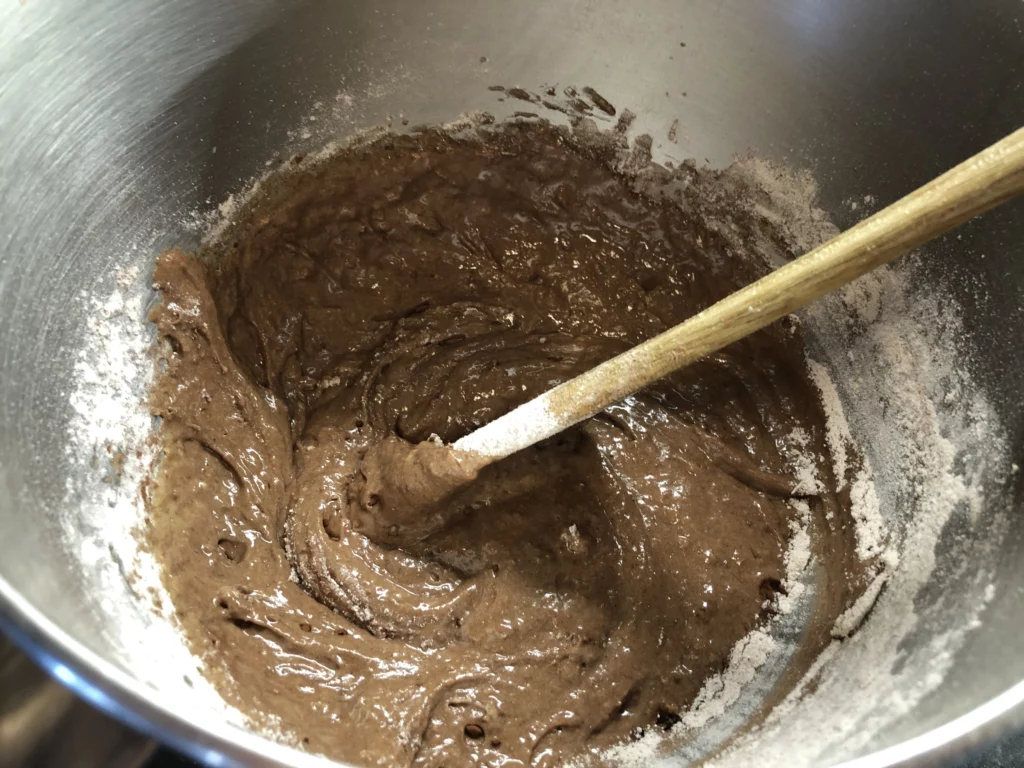 Gâteau du matin au chocolat et aux poires entières - Étape 4
