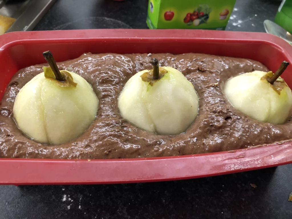 Gâteau du matin au chocolat et aux poires entières - Étape 6