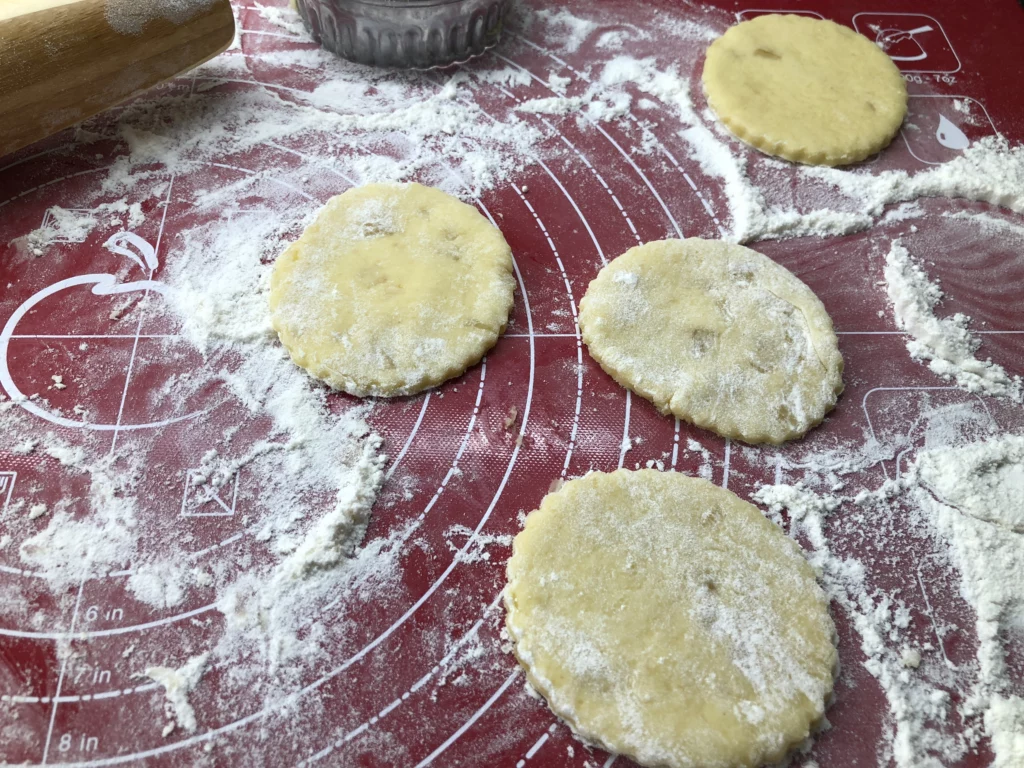 Banfora, biscuits à l’ananas cuits à la poêle du Burkina Faso - Étape 7