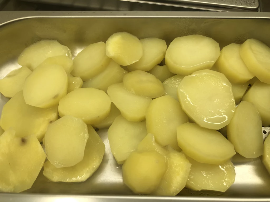 Gâteau de pommes de terre aux épinards , recette albanaise - Étape 1