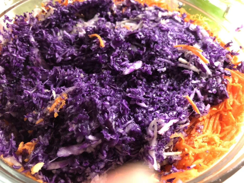 Falafels destructurés sur lit de crudités - Étape 6