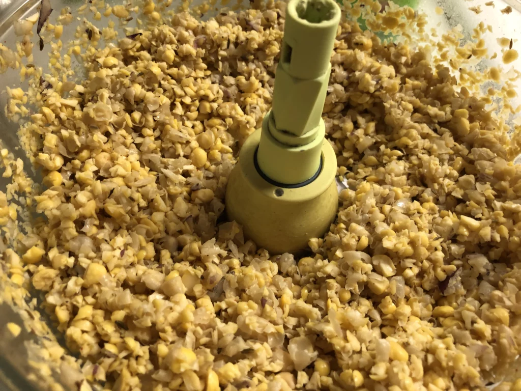 Falafels destructurés sur lit de crudités - Étape 4