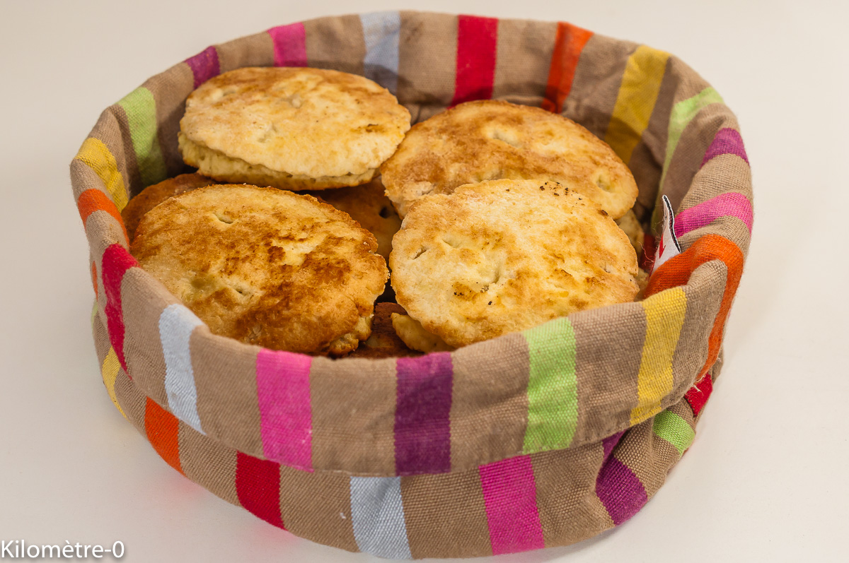 Photo de recette de biscuits, gâteaux, banfora, biscuits à l’ananas, cuisson à la poêle, cuisine du monde, cuisine africaine, gâteaux africains,  cuits à la poêle, sans cuisson au four, facile, léger, bio, rapide, healthy, ananas séché, Burkina Faso, Kilomètre-0, blog de cuisine réalisée à partir de produits de saison et issus de circuits courts