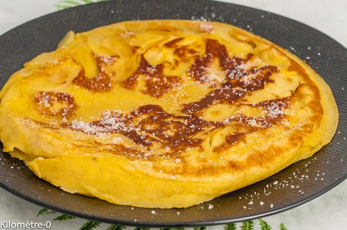 Photo de recette de crépiau aux pommes, fruit, automne, hiver, bio, crêpes, gâteau aux pommes, crêpes épaisses, oeufs, lait, facile, rapide, économique de Kilomètre-0, blog de cuisine réalisée à partir de produits de saison et issus de circuits courts