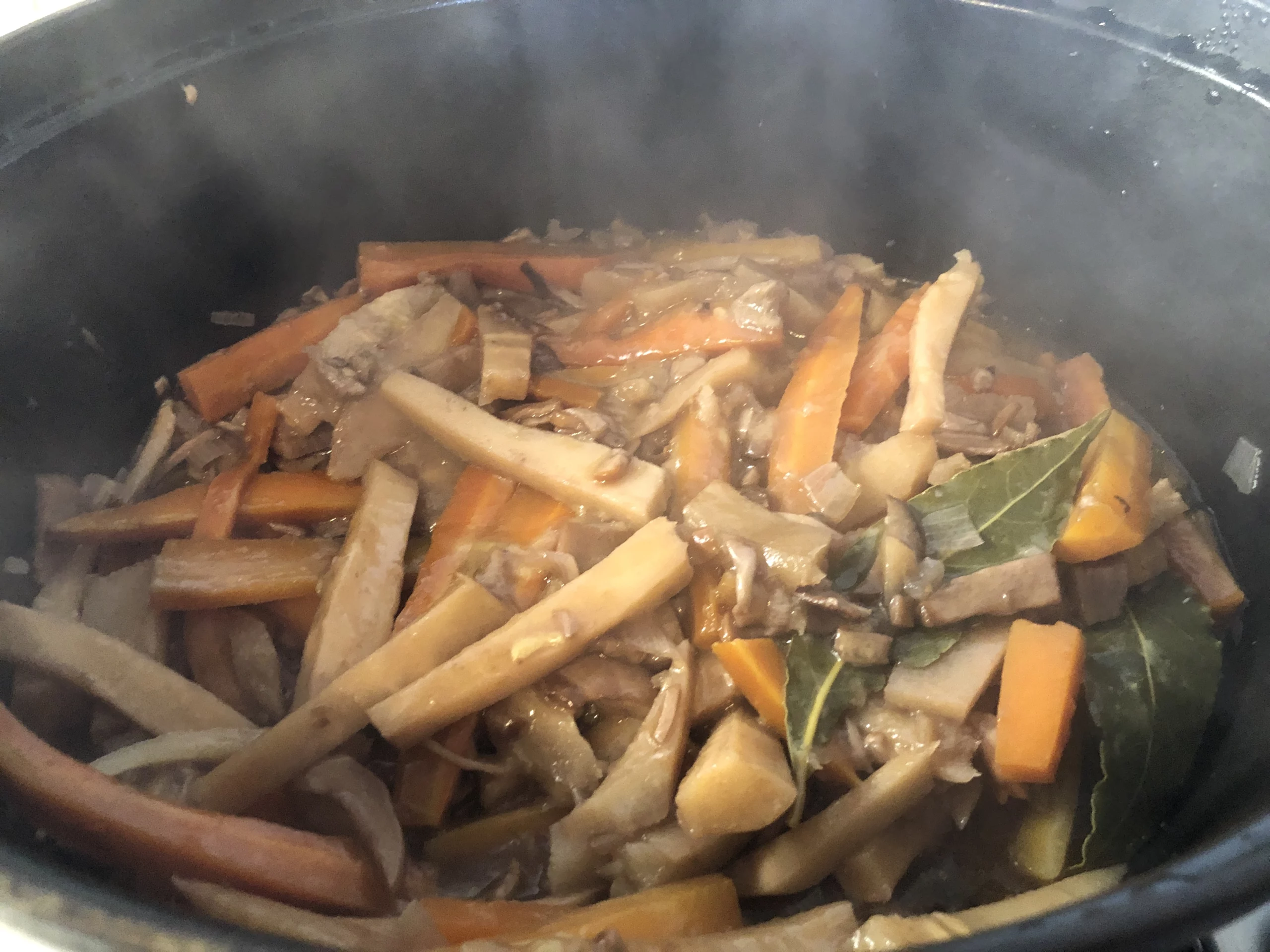 Photo de recette de bourguignon, végétarien, cuisine végétarienne, carottes, panais, purée, légumes, automne, hiver, mijoté, heathy, facile, Kilomètre-0, blog de cuisine réalisée à partir de produits de saison et issus de circuits courts