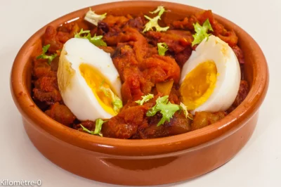 Photo de recette de curry d'oeuf birman, Birmanie, tomates, plat végétarien, healthy, rapide, léger, facile de  Kilomètre-0, blog de cuisine réalisée à partir de produits de saison et issus de circuits courts