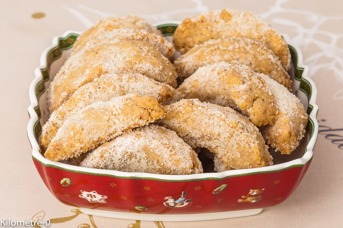 Photo de recette slovaque, Slovaquie, Europe de l'est, de biscuits secs, gâteaux secs, croissants, vanille, vanilkové rožky, noisettes, bio, healthy, facile, biscuits de Noël, Kilomètre-0, blog de cuisine réalisée à partir de produits de saison et issus de circuits courts