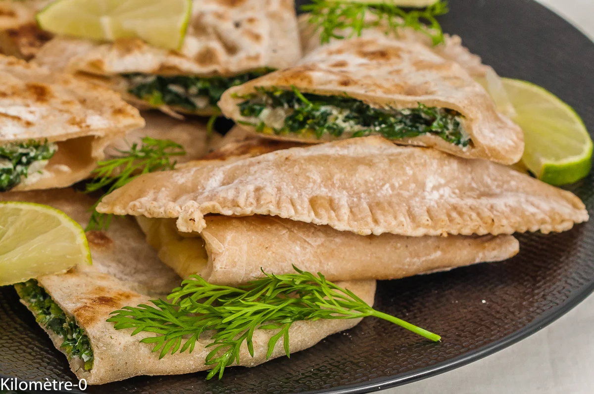 Photo de recette de chaussons, poêle, Qutab, Kutab, Azerbaïdjan, cuisine du monde, pita, naan, végétarien, healthy, herbes, facile, économique, Kilomètre-0, blog de cuisine réalisée à partir de produits de saison et issus de circuits courts