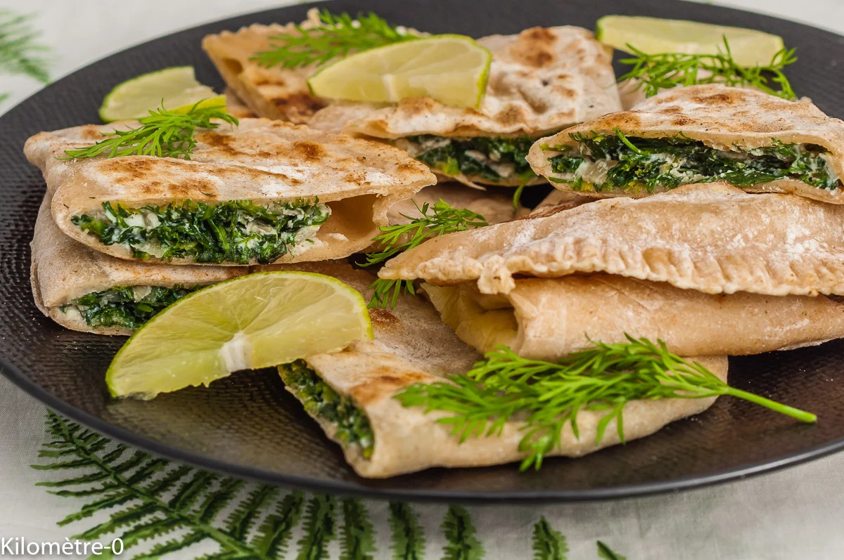 Photo de recette de chaussons, poêle, Qutab, Kutab, Azerbaïdjan, cuisine du monde, pita, naan, végétarien, healthy, herbes, facile, économique, Kilomètre-0, blog de cuisine réalisée à partir de produits de saison et issus de circuits courts