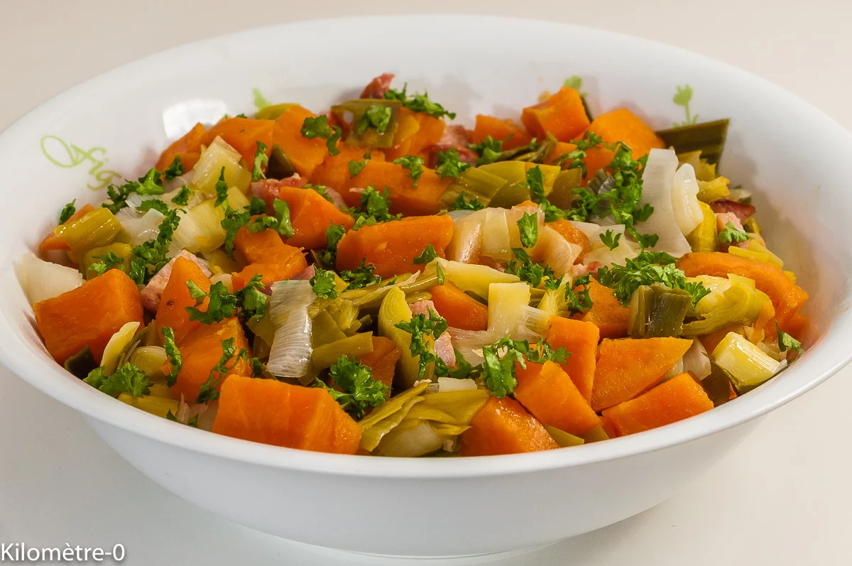 Photo de recette de Salade de légumes d'hiver, poireaux, patate douce, lardons, facile, healthy, bio de Kilomètre-0, blog de cuisine réalisée à partir de produits de saison et issus de circuits courtsPhoto de recette de Salade de légumes d'hiver, poireaux, patate douce, lardons, facile, healthy, bio de Kilomètre-0, blog de cuisine réalisée à partir de produits de saison et issus de circuits courts