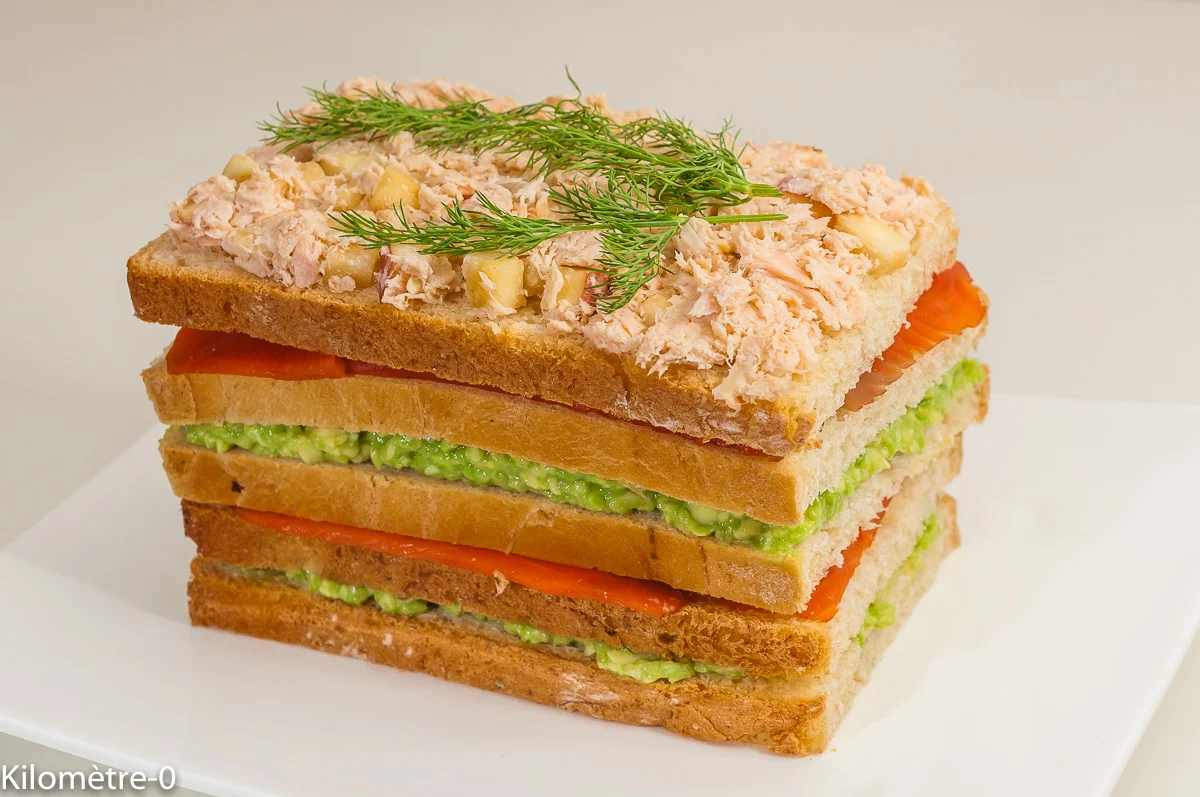 Photo de recette de Millefeuilles de truite, avocat et saumon à la fève tonka, poisson, sandwich, fruit, légumes, Kilomètre-0, blog de cuisine réalisée à partir de produits de saison et issus de circuits courts