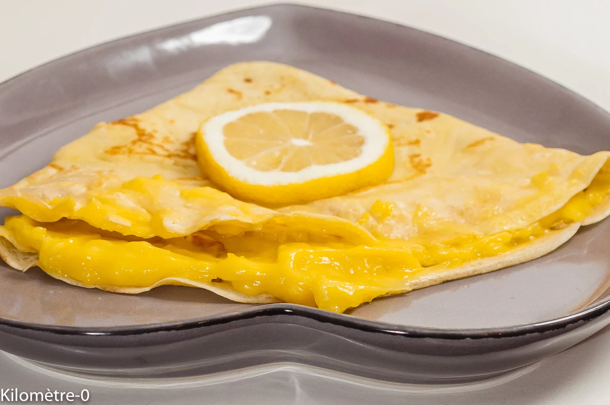 Photo de recette de Crêpes au lemon curd, crêpes bretonnes, facile, rapide, citron, agrumes, hiver, Bretagne, bio, healthy, Kilomètre-0, blog de cuisine réalisée à partir de produits de saison et issus de circuits courts