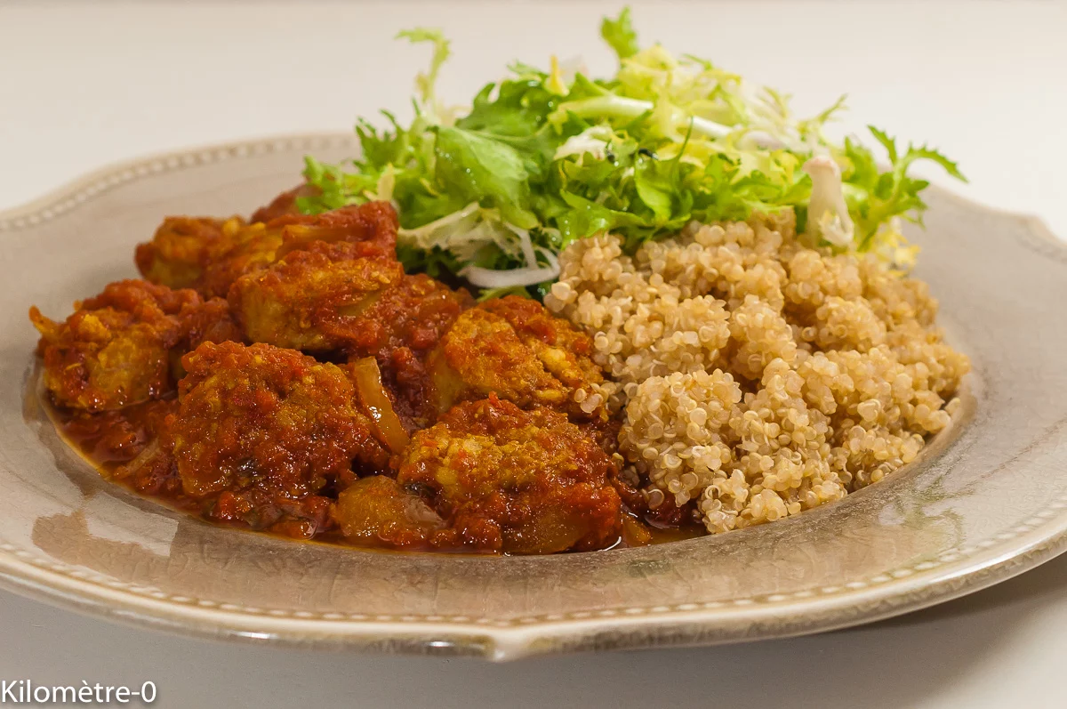 Photo de recette de mijoté de saucisses, épices, curry de saucisses, garam massala, gingembre, hiver, quinoa, coulis de tomates, aux épicesKilomètre-0, blog de cuisine réalisée à partir de produits de saison et issus de circuits courts