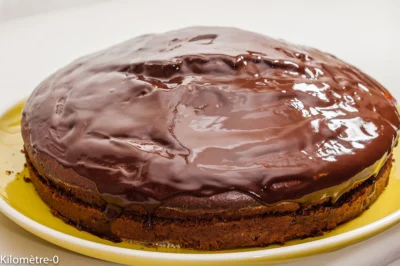 Photo de recette de gâteau, Sachertorte, dessert autrichien, Autriche, gâteau au chocolat, facile, rapide, bio, confiture, abricot, fruits, dessert du monde, Kilomètre-0, blog de cuisine réalisée à partir de produits de saison et issus de circuits courts
