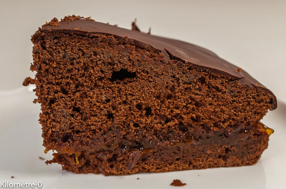 Photo de recette de gâteau, Sachertorte, dessert autrichien, Autriche, gâteau au chocolat, facile, rapide, bio, confiture, abricot, fruits, dessert du monde, Kilomètre-0, blog de cuisine réalisée à partir de produits de saison et issus de circuits courts