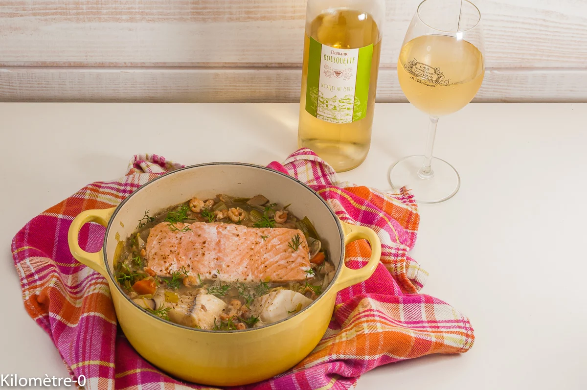 Photo de recette de potée, pot au feu, mer, marine, poissons, cabillaud, saumon, légumes, hiver, poireau, navet, carotte, bio, léger, champignons, cèpes, crevettes de Kilomètre-0, blog de cuisine réalisée à partir de produits de saison et issus de circuits courts