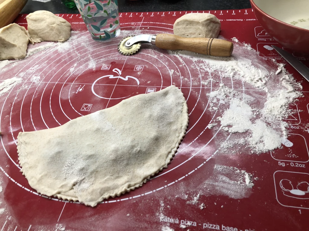 Chaussons farcis à la poêle, Qutab ou Kutab (Azerbaïdjan) - Étape 6