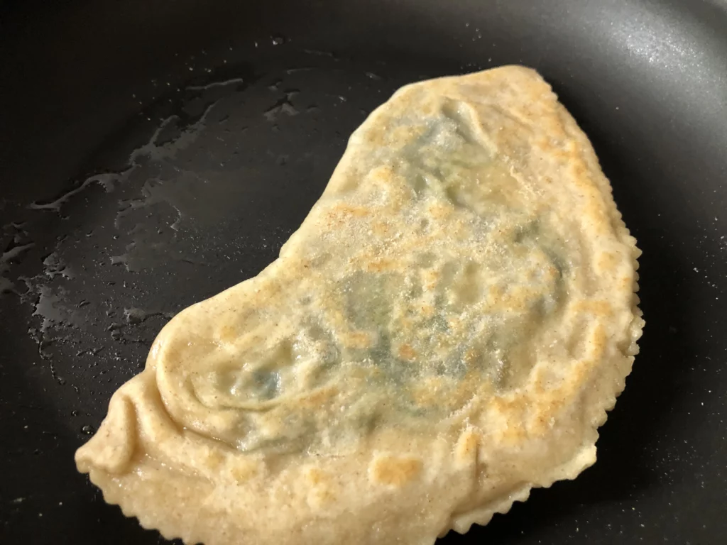 Chaussons farcis à la poêle, Qutab ou Kutab (Azerbaïdjan) - Étape 7