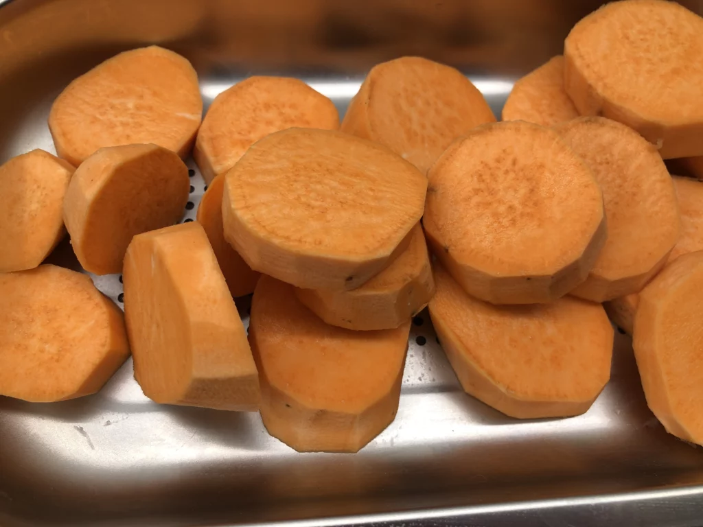 Salade de betterave, patate douce et pâtes - Étape 1