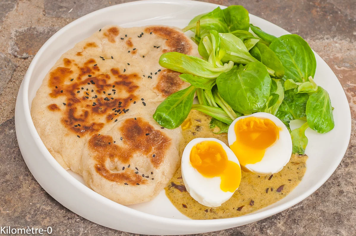 Photo de recette de cuisine du monde, cuisine asiatique, curry d'oeufs, oeufs, curry, épices, naans, pain plat, bio, healthy, végétarien, économique, pas cher, Kilomètre-0, blog de cuisine réalisée à partir de produits de saison et issus de circuits courts