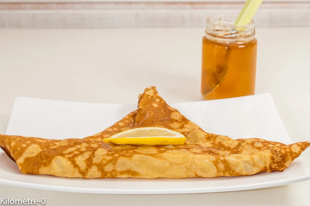 Photo de recette de crêpes bretonnes, facile, légère, bio, rapide, maison citron, miel, Kilomètre-0, blog de cuisine réalisée à partir de produits de saison et issus de circuits courts