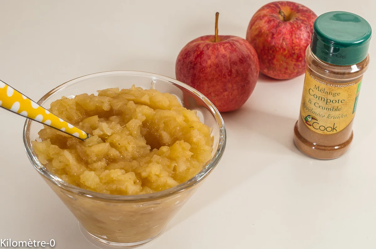 Photo de recette de compote, pommes très facile, fruits, maison, rapide, healthy, bio, épices, Kilomètre-0, blog de cuisine réalisée à partir de produits de saison et issus de circuits courts