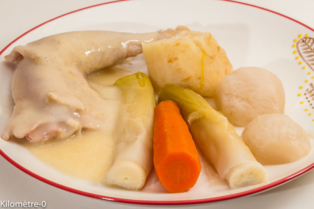 Photo de recette de poule au pot, légumes, sauce blanche, hiver,plat unique, healthy, facile, bio de Kilomètre-0, blog de cuisine réalisée à partir de produits de saison et issus de circuits courts