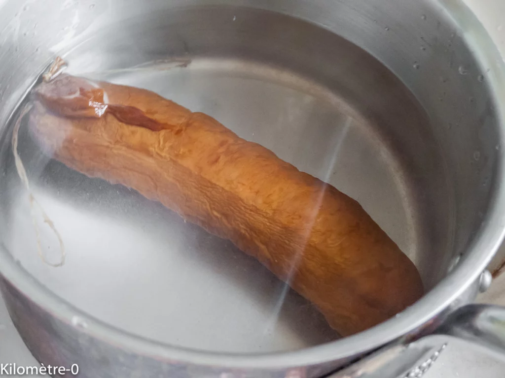 Cake à la saucisse de Morteau et aux pistaches - Étape 1