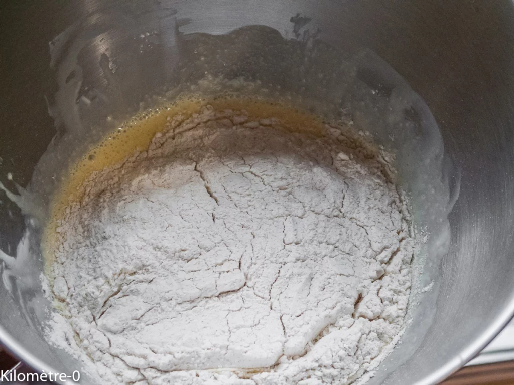 Cake à la saucisse de Morteau et aux pistaches - Étape 6