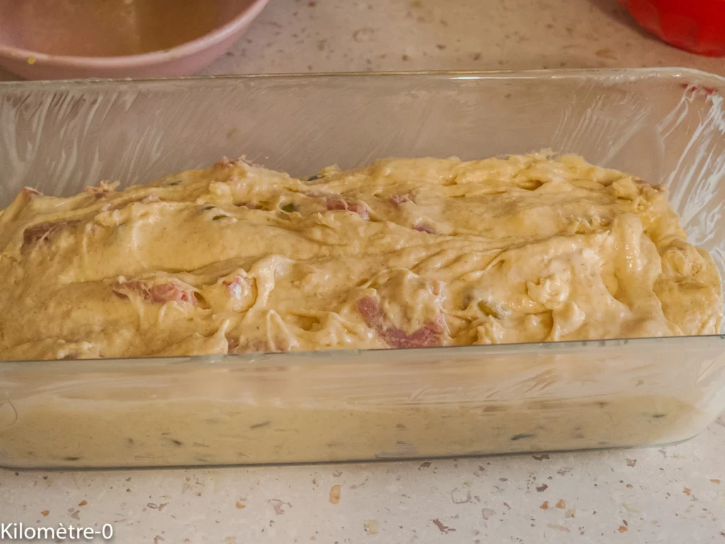 Cake à la saucisse de Morteau et aux pistaches - Étape 8