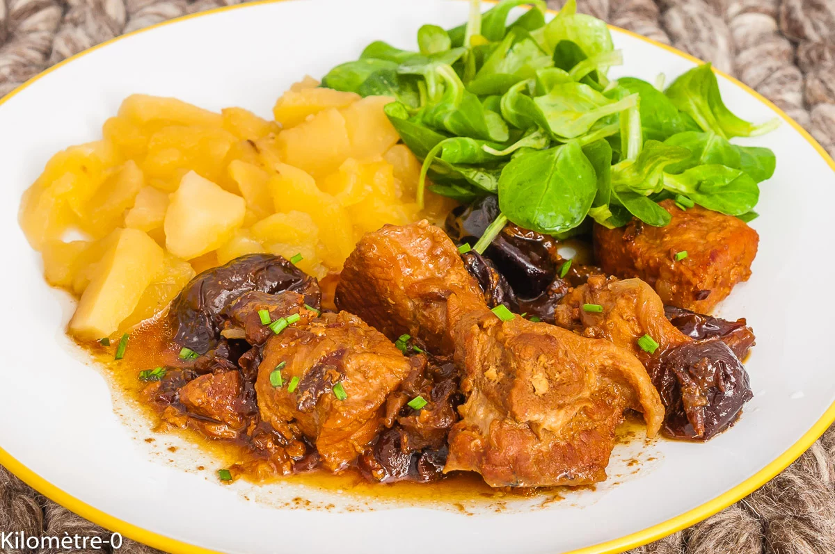 Photo de recette médiévale, porc, miel, gingembre, healthy, Moyen-âge, pommes, pruneaux, fruits, hiver, automne, viande, Kilomètre-0, blog de cuisine réalisée à partir de produits de saison et issus de circuits courts