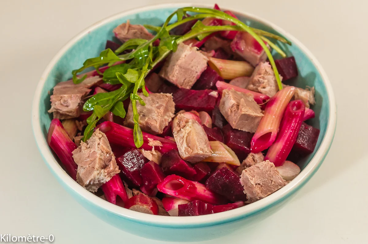 Photo de recette de salade, salade composée, roquette, betteraves rouges, jambon, pâtes, facile, bio, healthy, Kilomètre-0, blog de cuisine réalisée à partir de produits de saison et issus de circuits courts