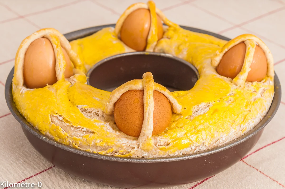 Photo de recette de Pâques, pizza, couronne, oeufs, épinards, légumes, végétarienne, healthy, bio de Kilomètre-0, blog de cuisine réalisée à partir de produits de saison et issus de circuits courts