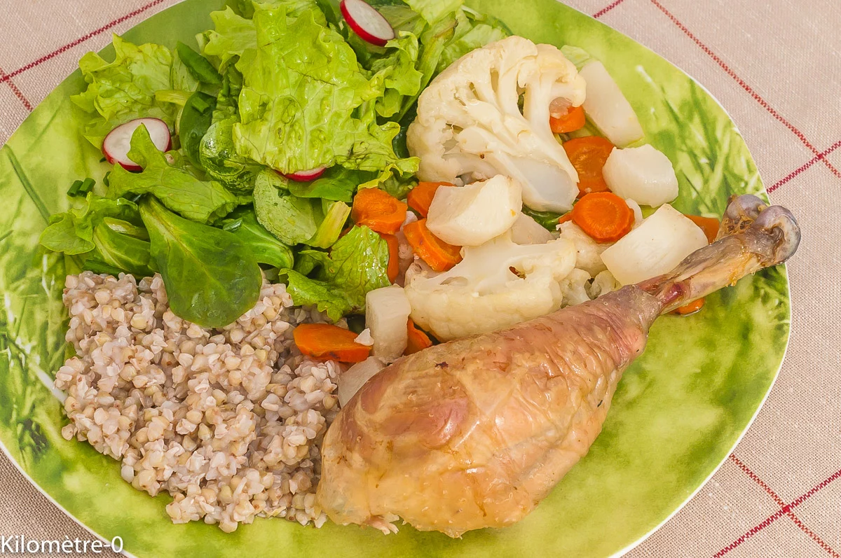 Photo de recette de poulet rôti aux légumes du moment, chou fleur, navet carotte, volaille, healthy, dimanche, bio de Kilomètre-0, blog de cuisine réalisée à partir de produits de saison et issus de circuits courts