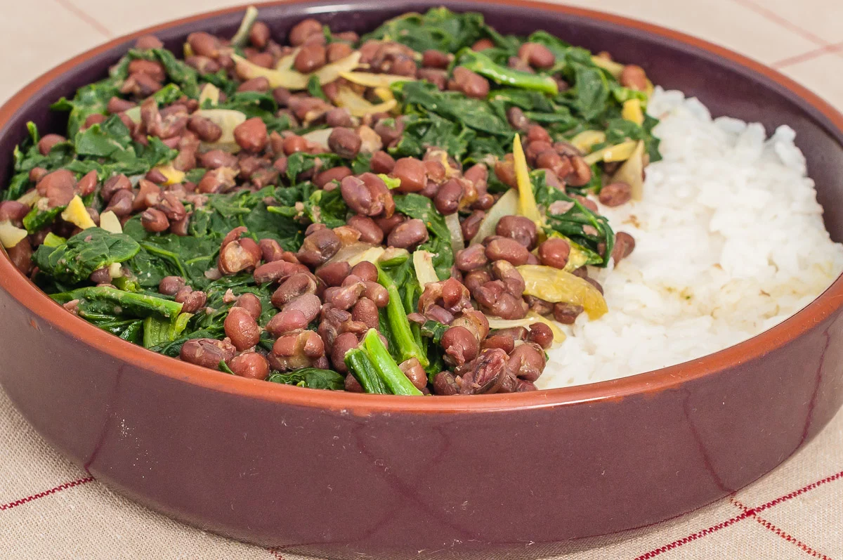 Photo de recette végétarienne, de haricots azuki, épinards, légumes, riz, épices, lait de coco, healthy, bio, facile, Kilomètre-0, blog de cuisine réalisée à partir de produits de saison et issus de circuits courts